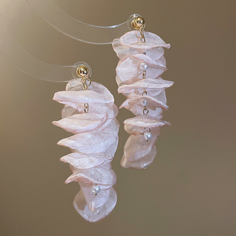 Pendientes de perlas florales con postes de acero bañados en plata para mujer, joyería elegante y femenina de lujo ligero