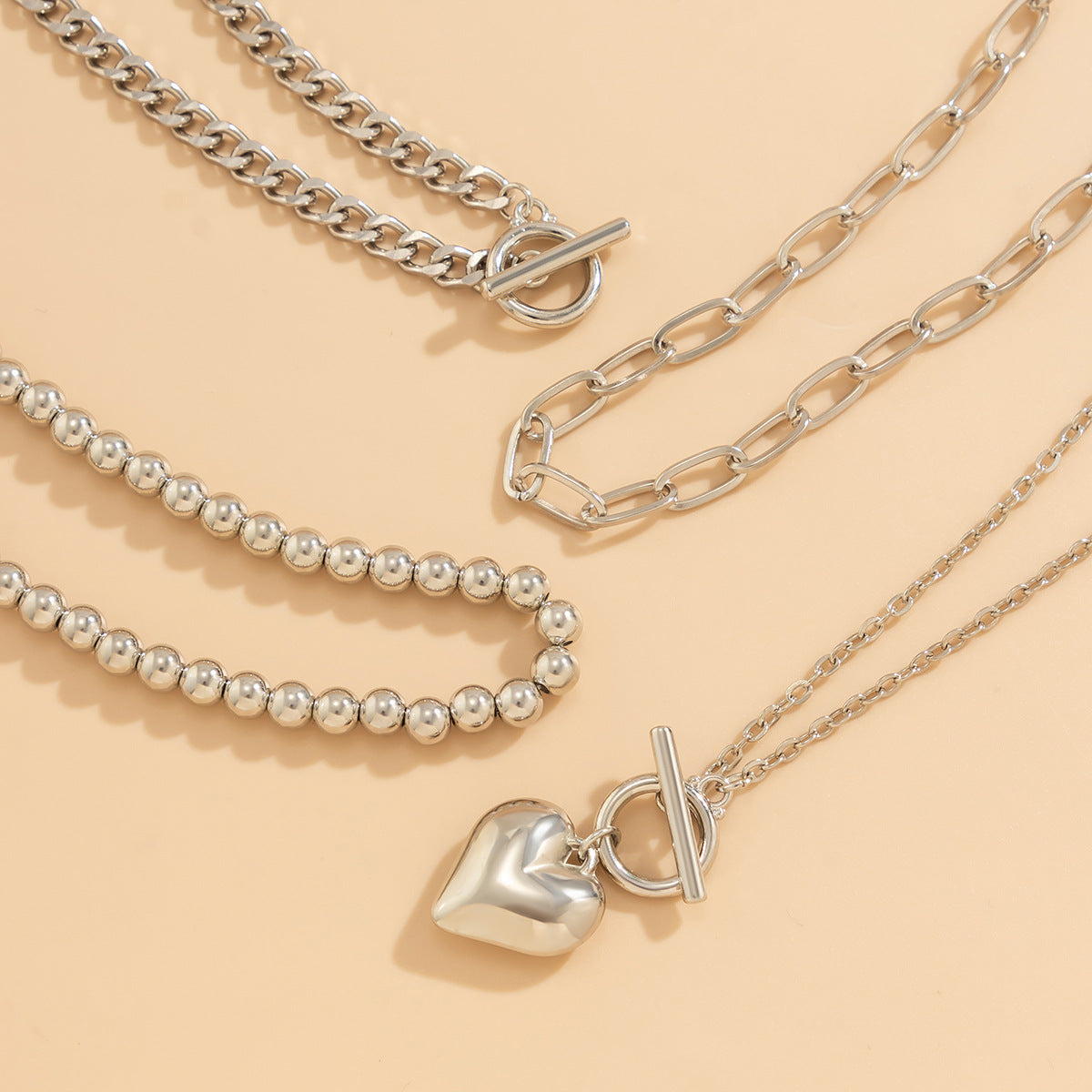 Collana da donna in lega a cuore geometrica dolce e audace con finitura placcata