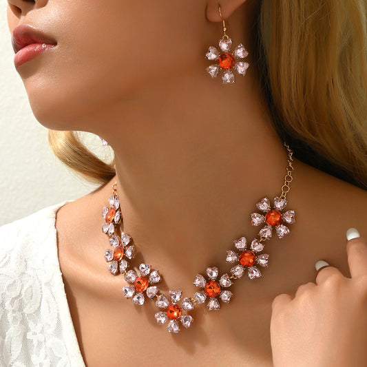 Conjunto de Collar con Colgante de Corazón Floral y Pendientes de Lujo Minimalista en Aleación con Incrustaciones de Circones para Mujer