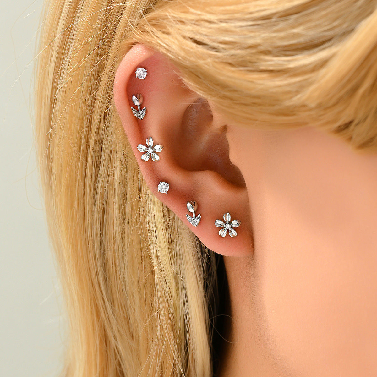 Pendientes de tuerca geométricos florales minimalistas para mujer con incrustaciones de circonita cúbica en base de cobre y postes de acero inoxidable
