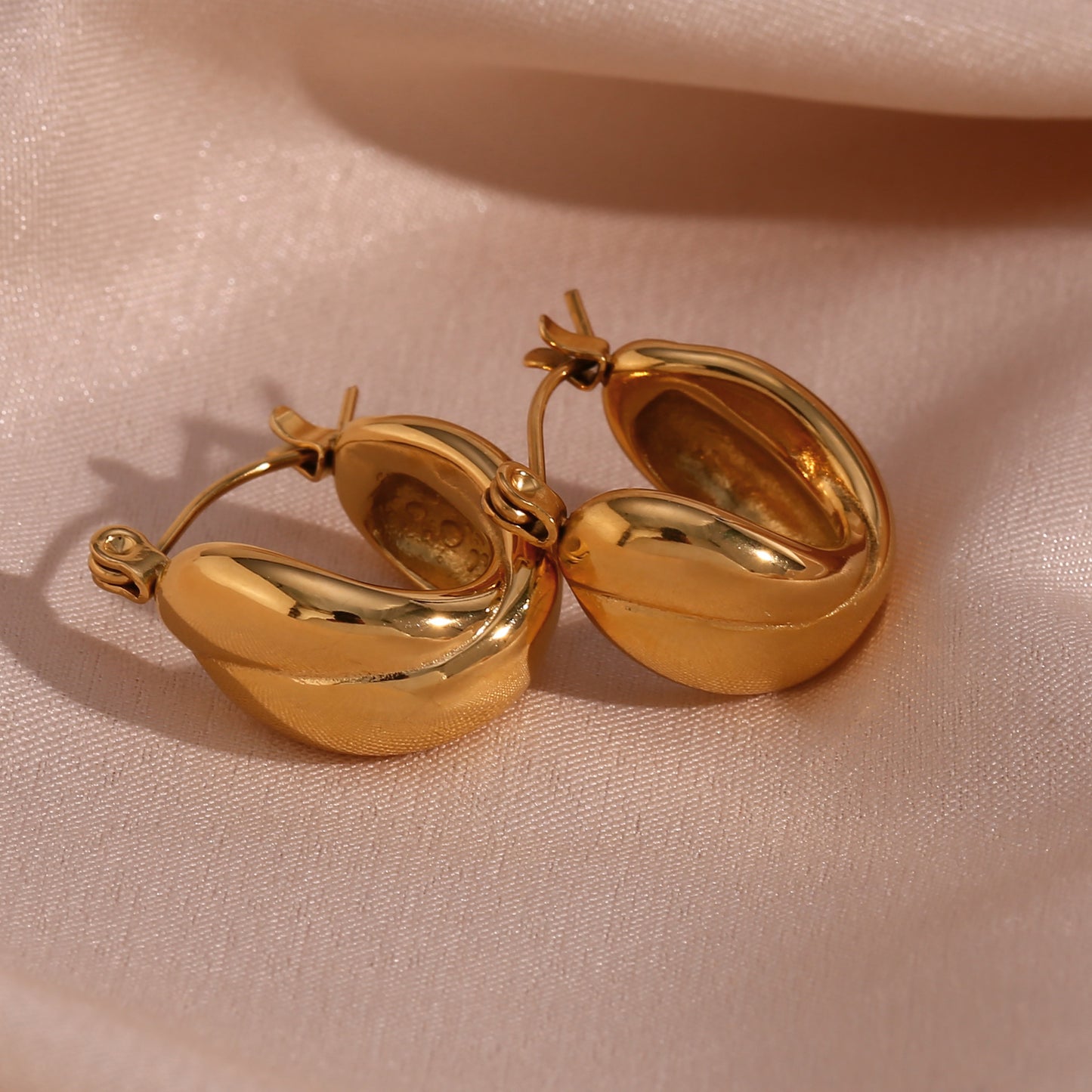Minimalist Luxe Geometric Stainless Steel Ear Cuffs with 18K Gold Plating and Bread Texture