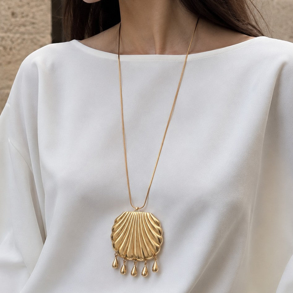 Exaggerated Plated Iron Zinc Alloy Teardrop Animal Shell Tassel Pendant Snake Chain Necklace for Women