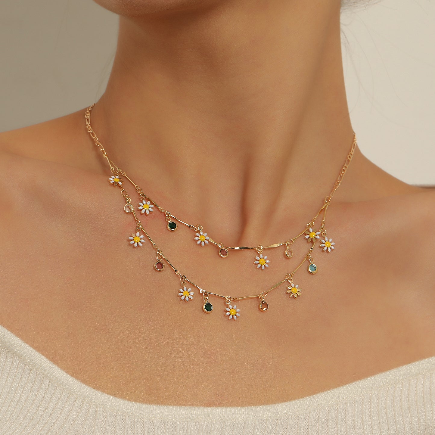 Minimalist Floral Pendant Necklace for Women with Enamel Painted Flower Design, Rhinestone Accented Alloy Drop, Polished Tube Chain