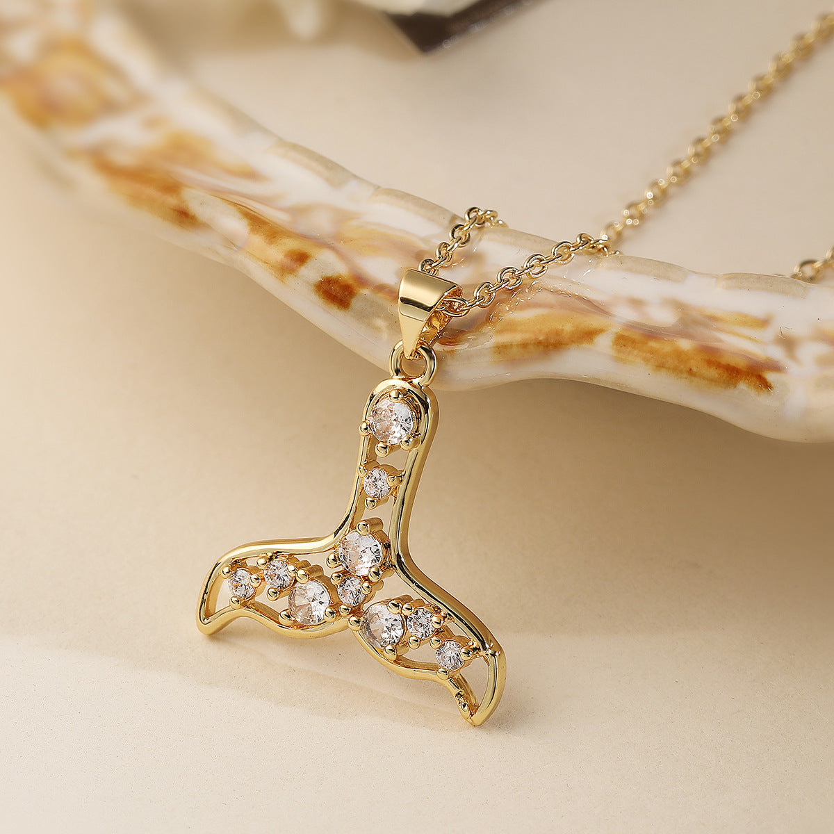 Minimalist Starfish and Turtle Pendant Necklace for Women with Copper Chain in Geometric Shape and Irregular Design