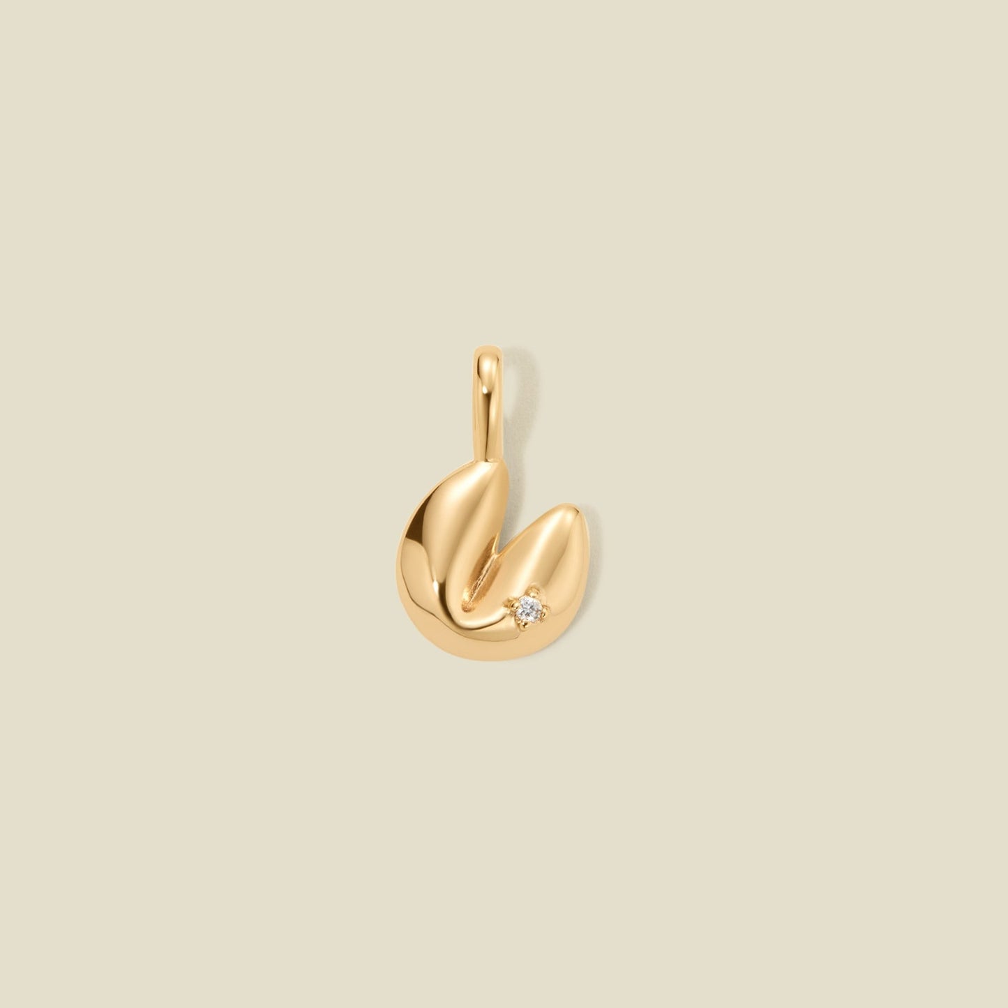 Ciondolo barretta minimalista con cuore geometrico placcato oro in ottone e strass