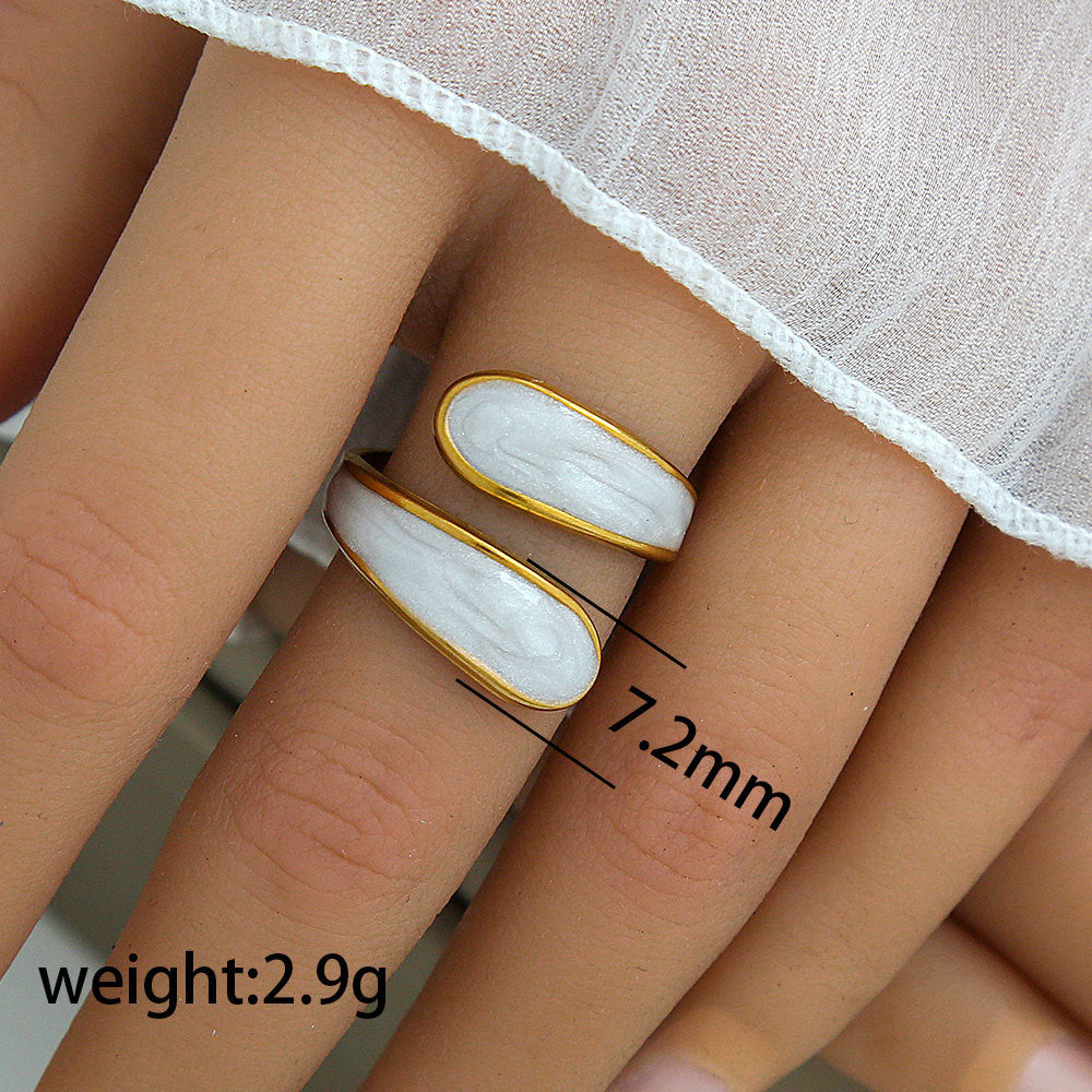 Anello vintage geometrico rotondo in acciaio al titanio con intarsio in smalto e placcatura in oro per donna