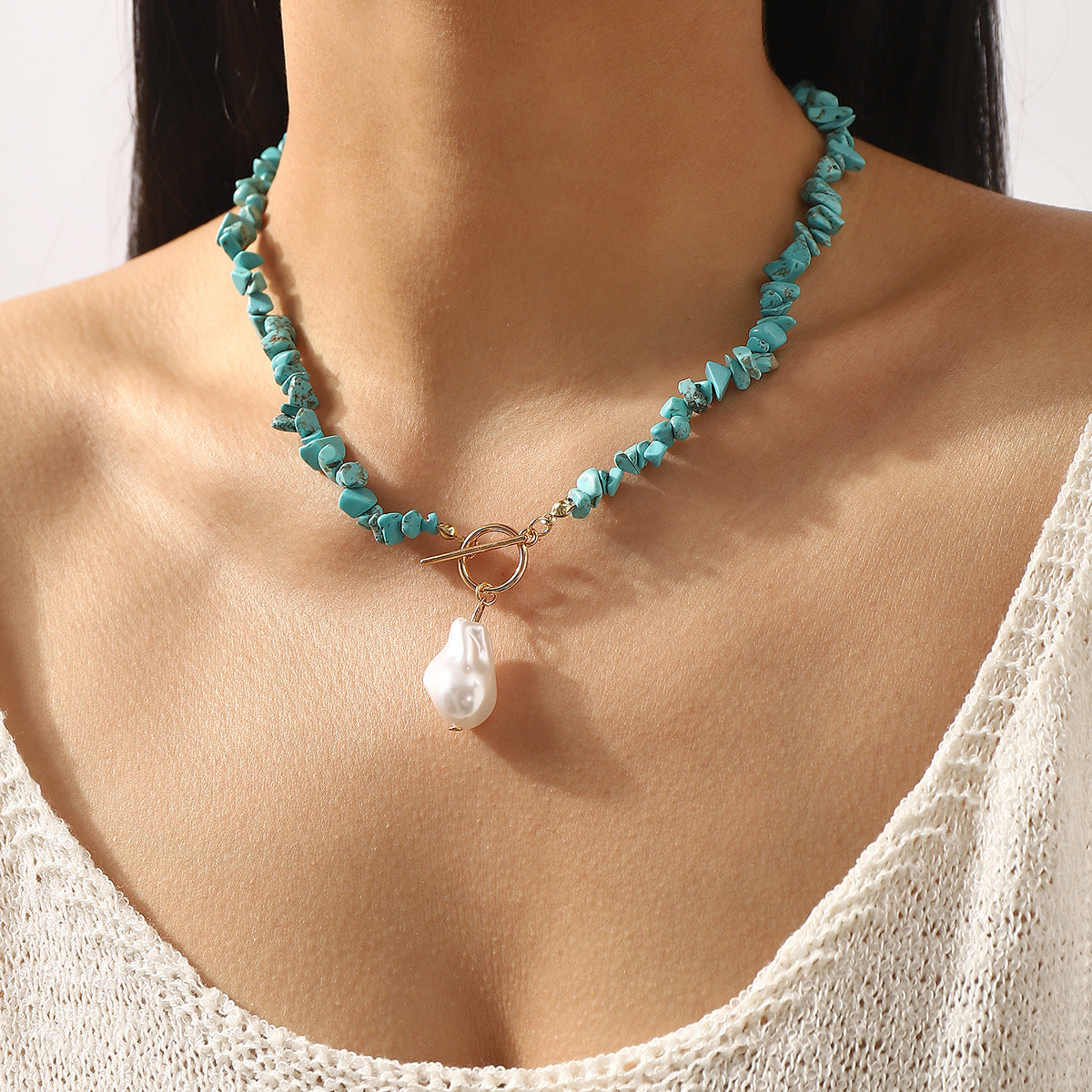 Collana pendente etnica vintage geometrica turchese e perle sintetiche con chiusura a ginocchietto