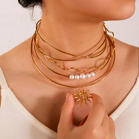 Collar con Colgante de Perla en Forma de Ola Minimalista con Lazo de Girasol, en Acero Inoxidable con Baño de Oro de 18K para Mujer