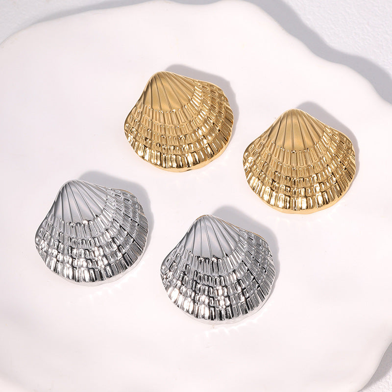 Orecchini a perno da donna in acciaio inossidabile a forma di conchiglia geometrica in stile naturale con finitura placcata