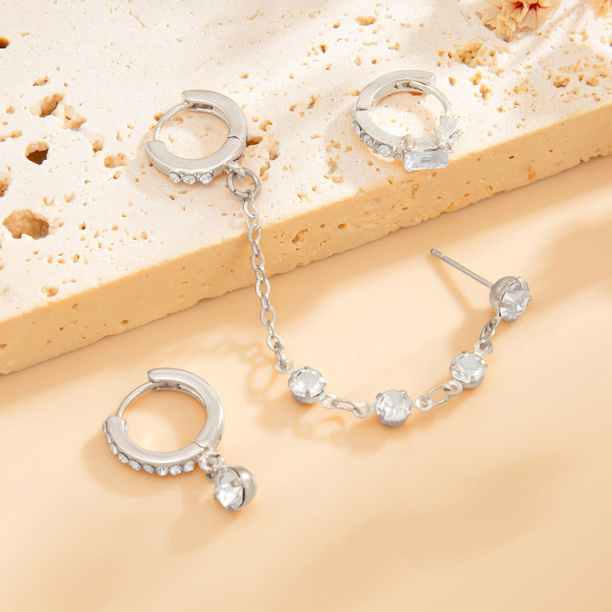 Pendientes de aleación geométrica minimalistas con microdiamantes de imitación pavé y parte trasera con borlas de cadena para mujer
