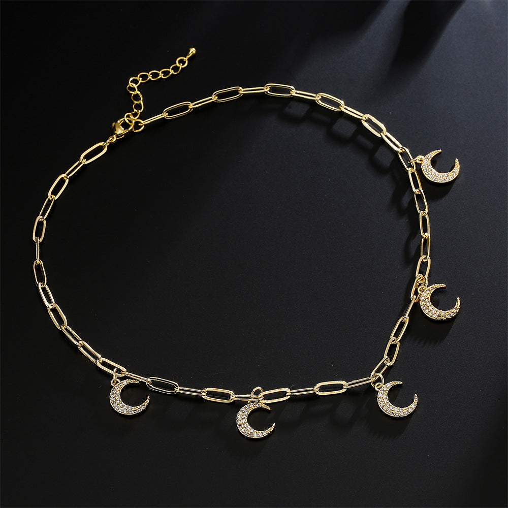Collana con ciondolo geometrico in rame con placcatura in vero oro e intarsio di zirconi