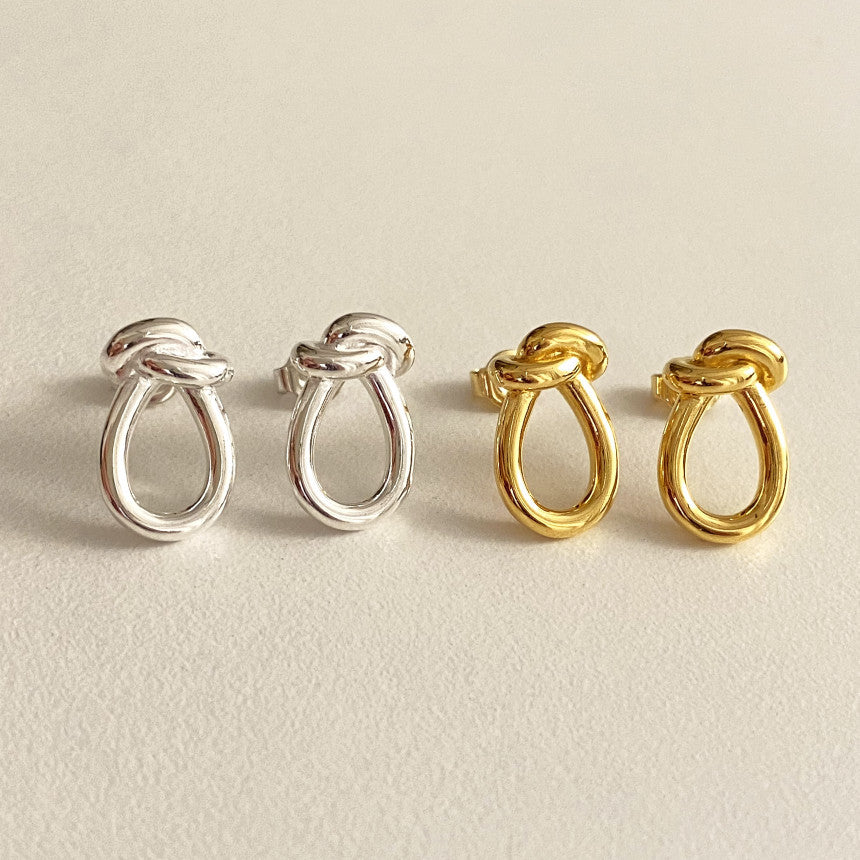 Pendientes de Letra Geométricos Minimalistas en Plata de Ley 925 con Baño de Oro