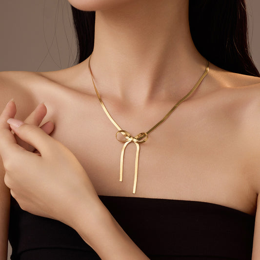 Minimalist Bow-Shaped Stainless Steel Clavicle Necklace for Women with Electroplated Finish