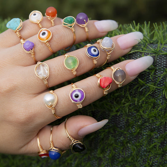 Anillo rústico de cobre hecho a mano con forma geométrica irregular e incrustaciones de cristal para mujer