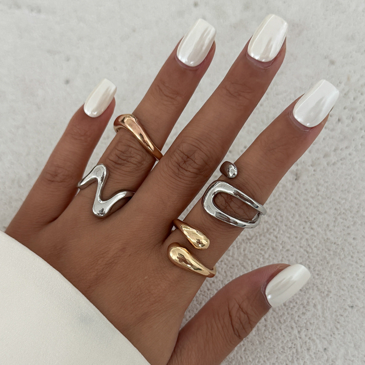 Minimalist Geometric Open Ring for Women in Zinc Alloy with Plated Finish and Curved Linear Design