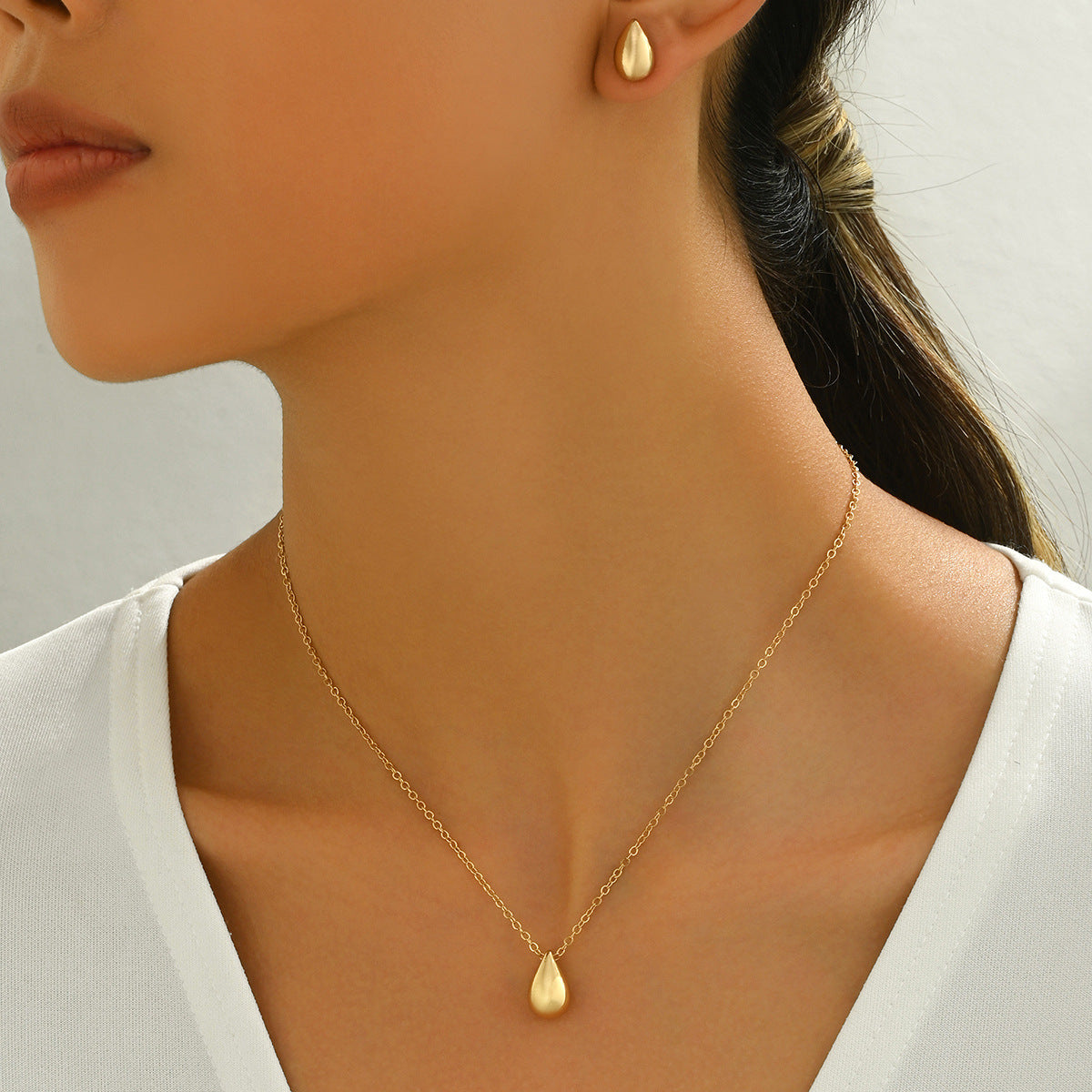 Juego de collar y pendientes de cobre con baño de oro de 18 quilates, diseño geométrico y dulce para mujer