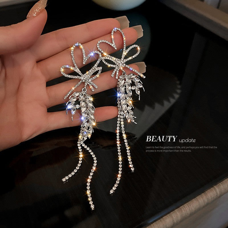Orecchini pendenti con nappe geometriche minimaliste con intarsi di strass in rame placcato e perni in argento sterling 925 da donna