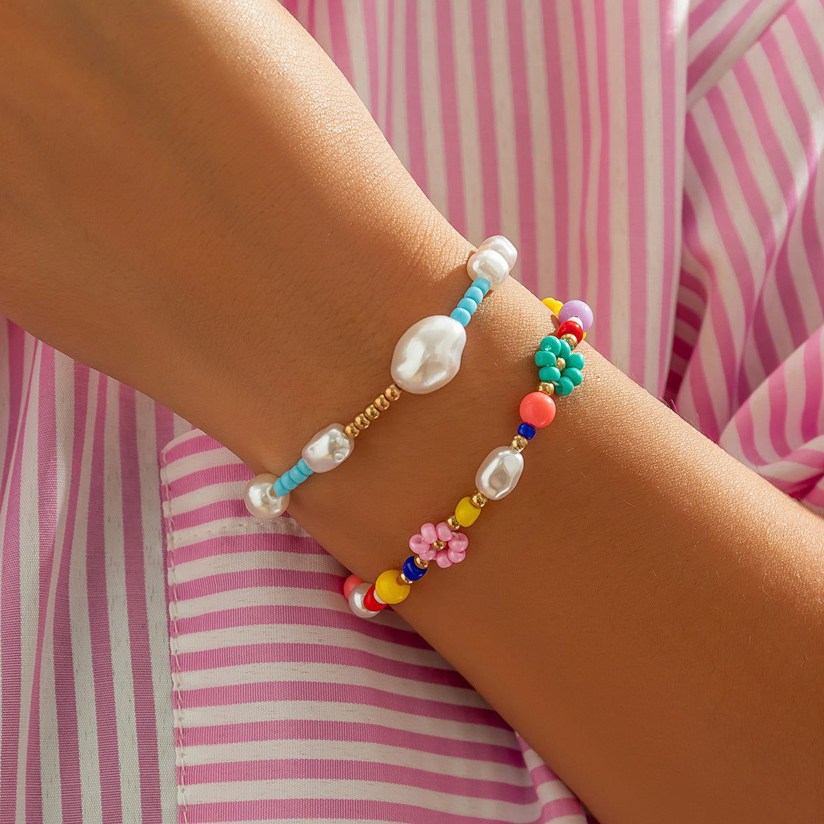 Fresh and Sweet Daisy Embroidered Elastic Bracelet Set for Women with Geometric Beaded Design in Resin Material