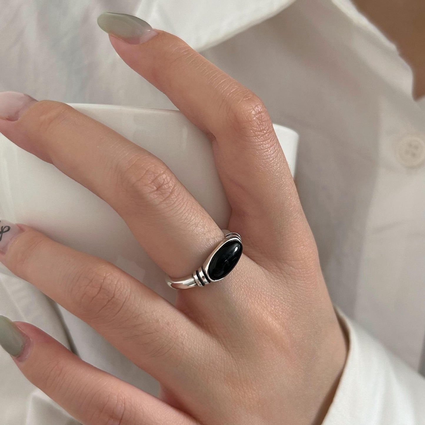Anello minimalist a forma di cuore da donna in argento sterling 925 con agata nera e inserti geometrici e ovali
