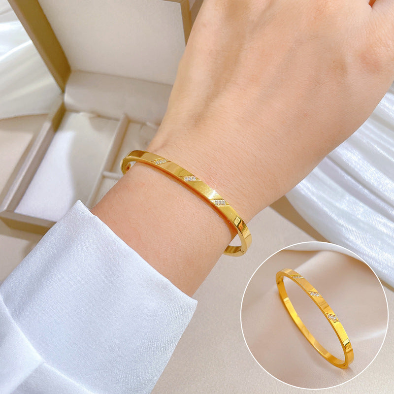 Minimalist Luxury Titanium Steel Bracelet with Mother-of-Pearl Smile Charm