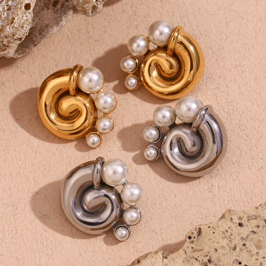 Pendientes de acero inoxidable de inspiración vintage con diseño geométrico, chapado en oro de 18 quilates y detalles de perlas cultivadas para mujer