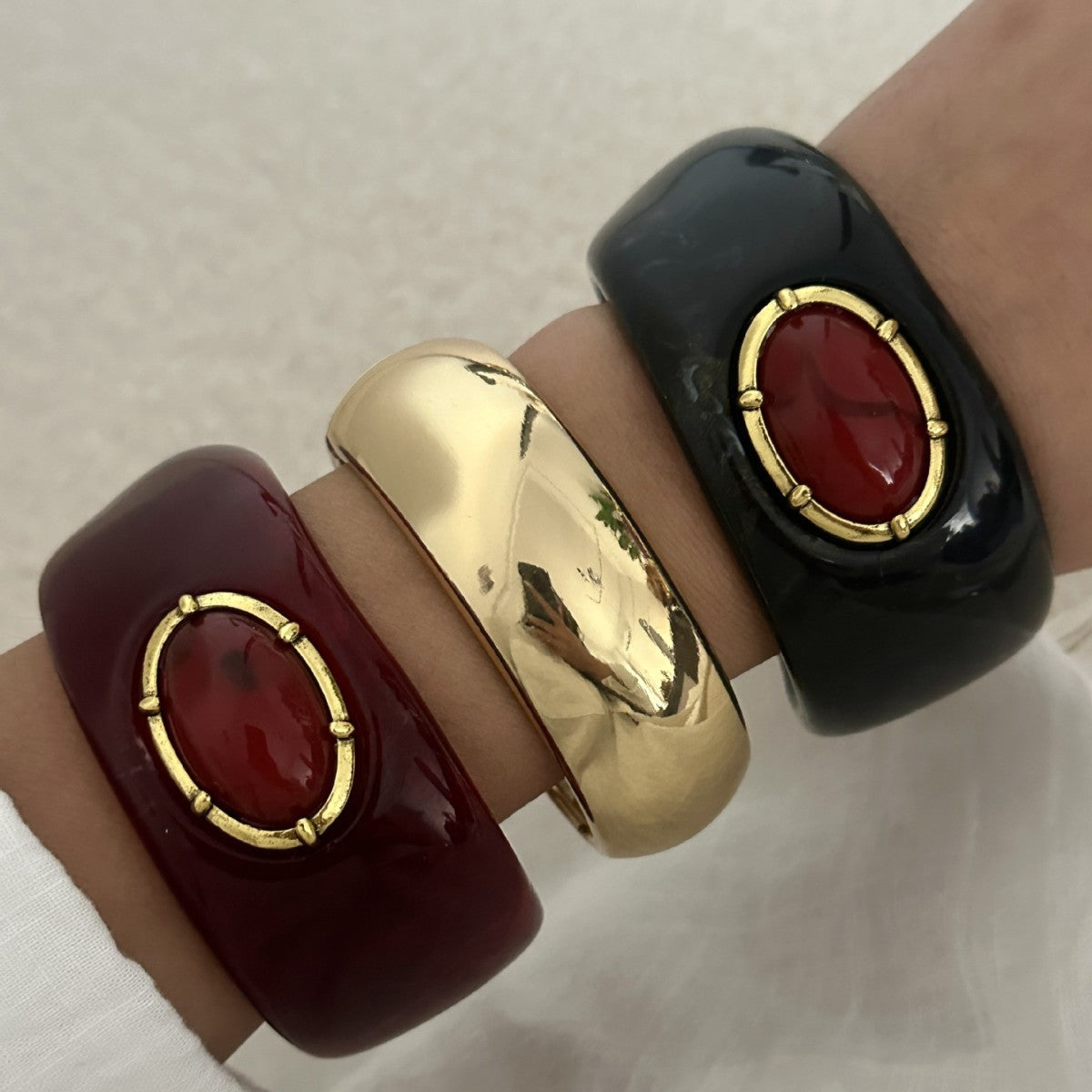 Vintage Oval Geometric Alloy Cuff Bracelet with Resin Inlay and Gradient Turquoise Pattern