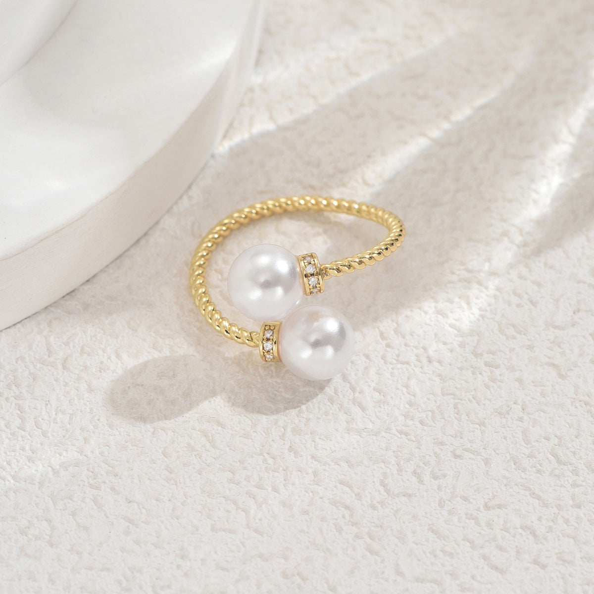 Anillo de Cobre Minimalista Estilo Japonés Coreano con Diseño Geométrico de Hilo, Circones e Incrustaciones de Perlas para Mujer