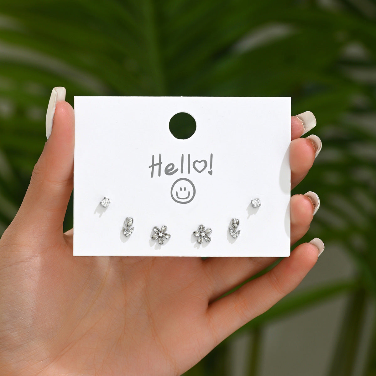Pendientes de tuerca geométricos florales minimalistas para mujer con incrustaciones de circonita cúbica en base de cobre y postes de acero inoxidable