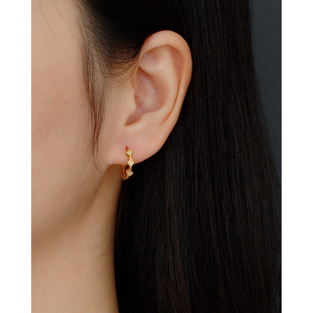 Minimalist Geometric Rhombus-Shaped S925 Sterling Silver Stud Earrings with Rhinestone Inlay