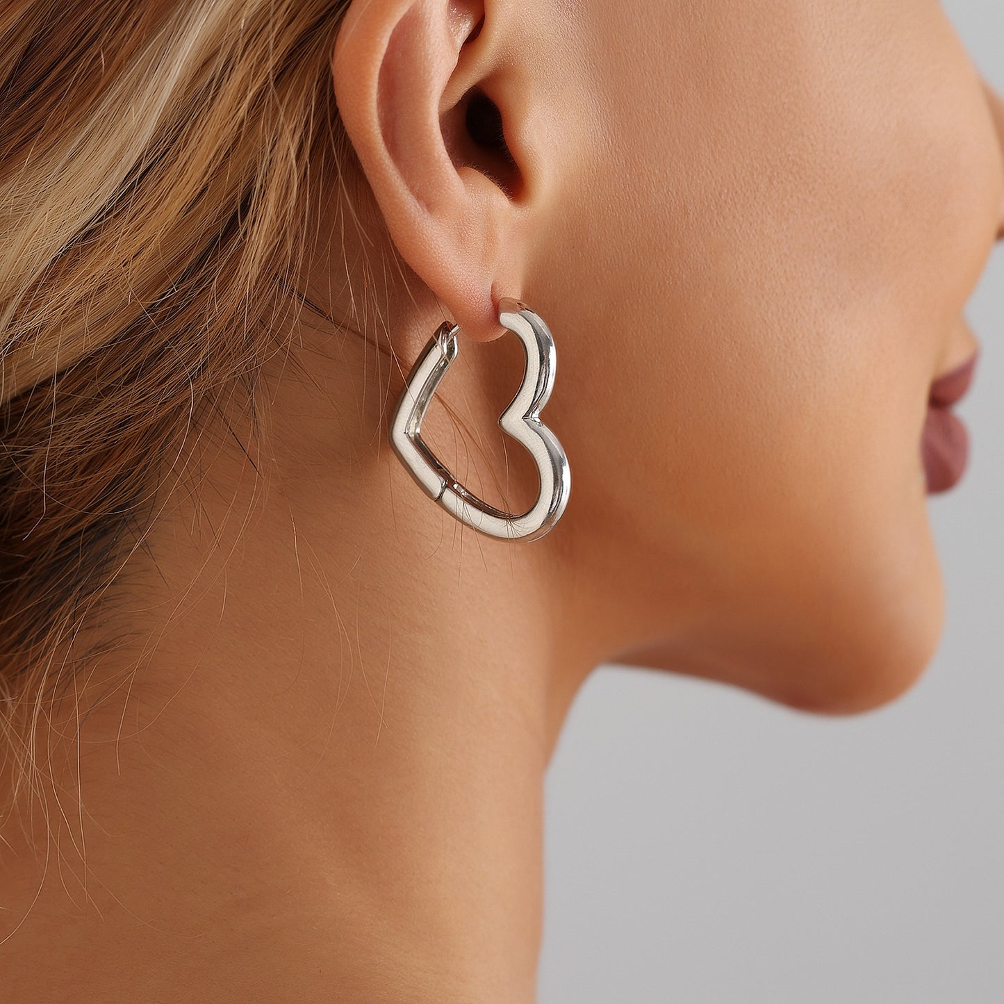 Minimalist Hollow Heart Shape Alloy Earrings for Women with Plated Finish, Lightweight and Versatile Ear Studs