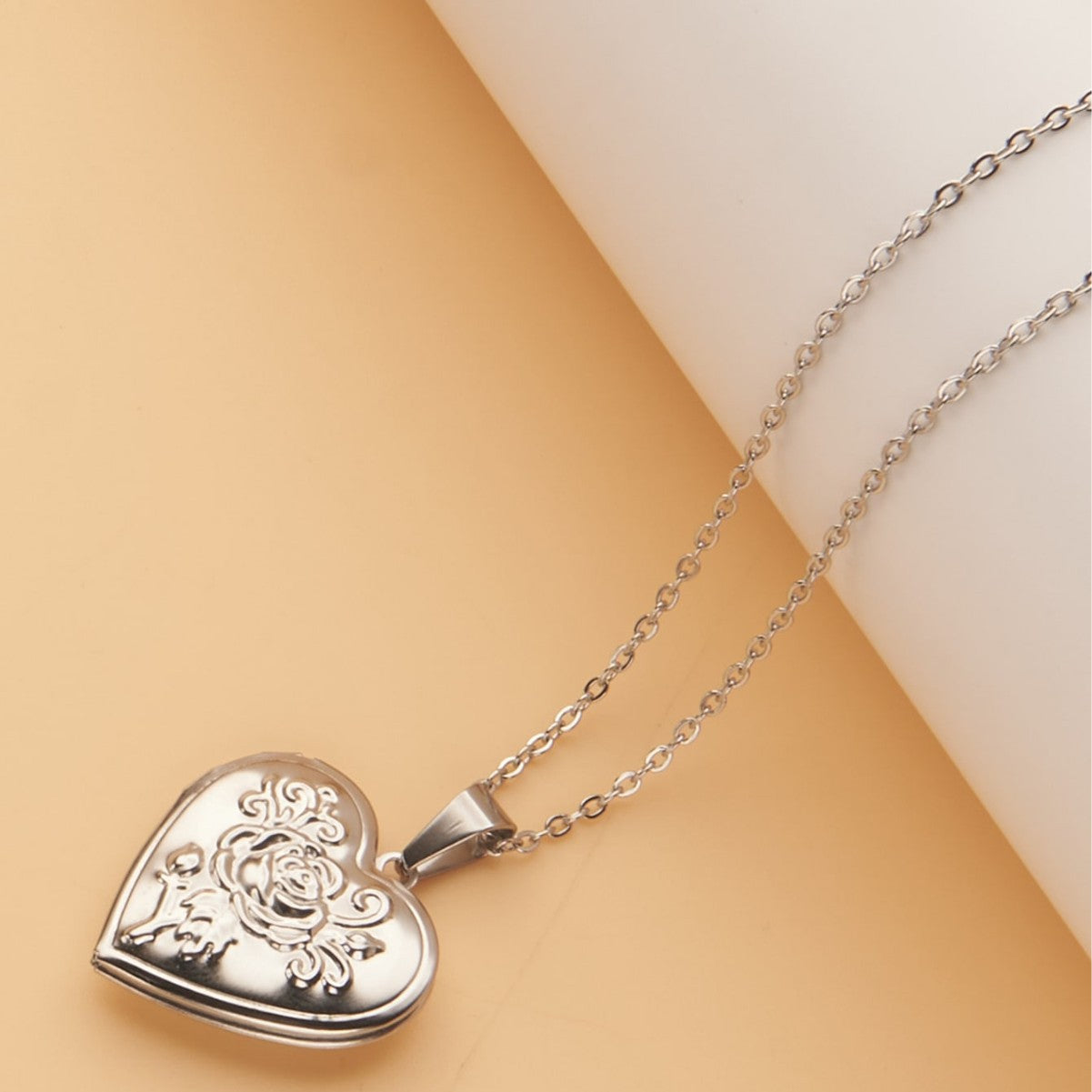 Luxury Rose-Shaped Opening Photo Frame Pendant Necklace in Stainless Steel with Polished Finish for Unisex Daily Wear