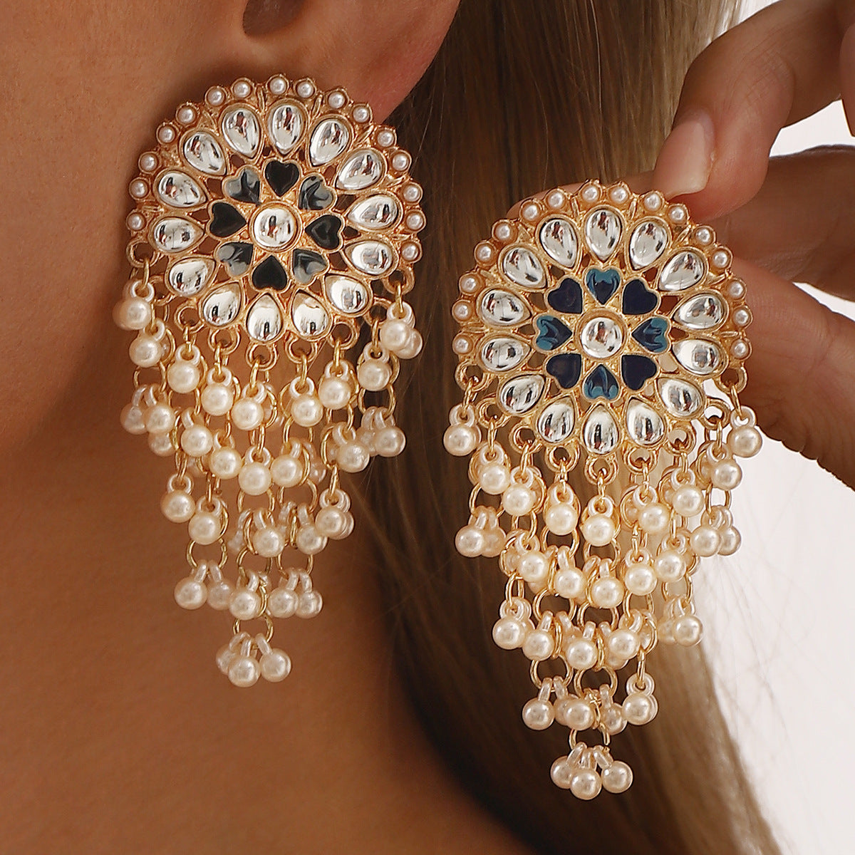 Pendientes de Borla Estilo Étnico con Base de Aleación y Acentos de Perlas Simuladas, Joyería para Orejas de Lujo Ligera de Inspiración Vintage para Mujer