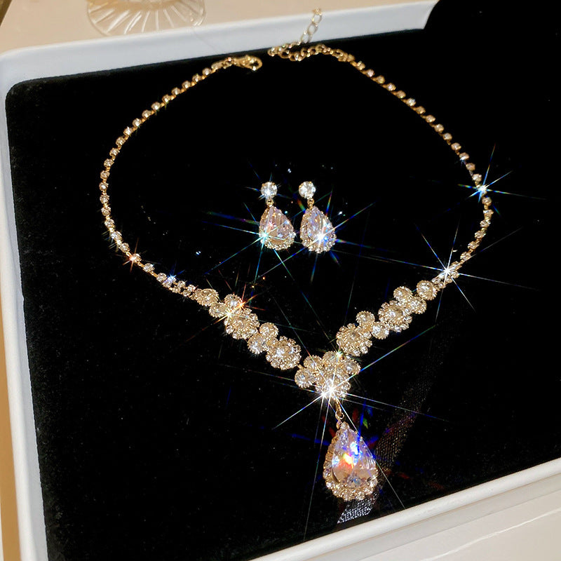 Collana con ciondolo a goccia in lega stile lussuoso con intarsi in strass da donna, gioiello alla moda con catena clavicola