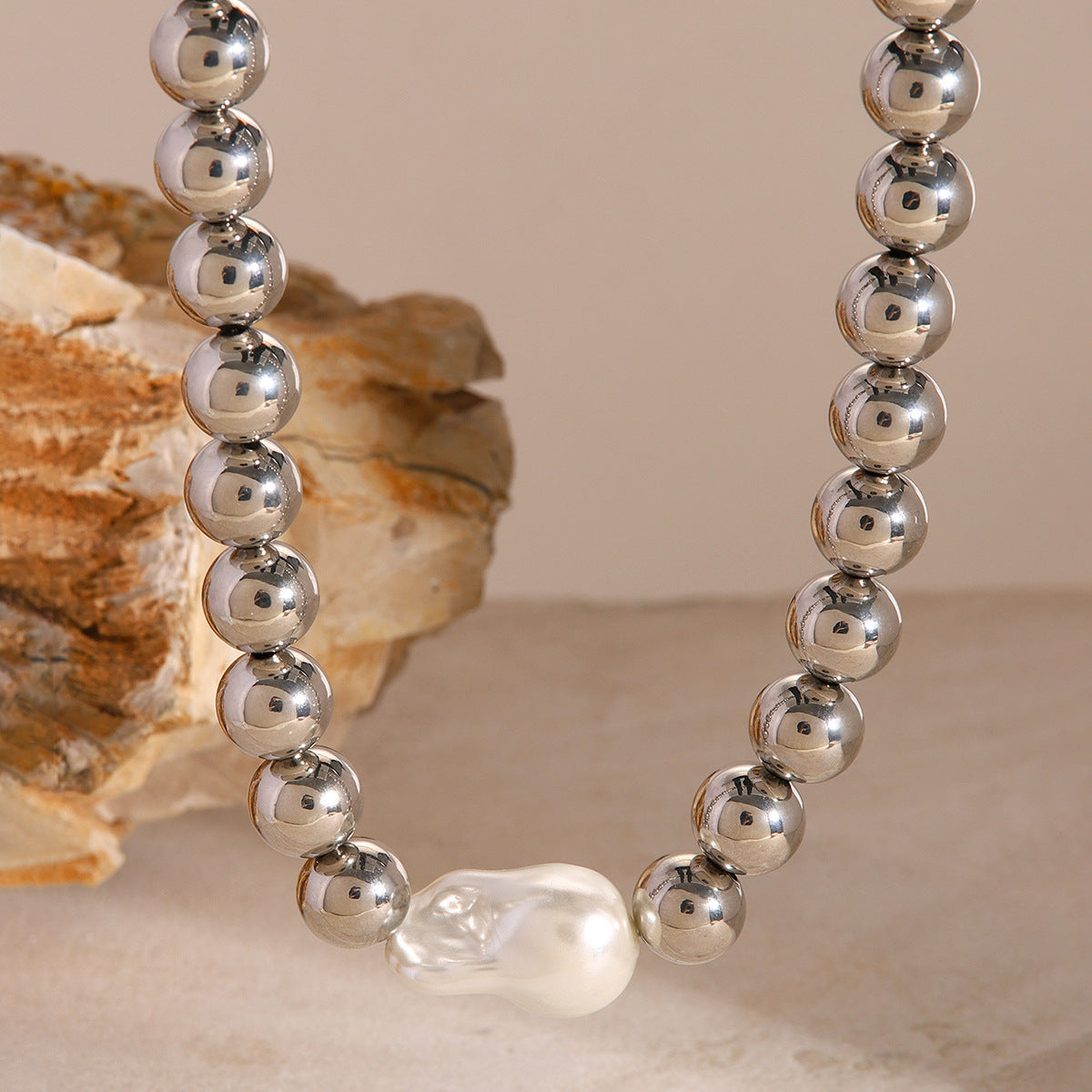 Collana girocollo geometrica in acciaio inossidabile ispirata al barocco con accenti in acciaio al titanio, finitura galvanizzata, catena clavicola minimalista alla moda da donna