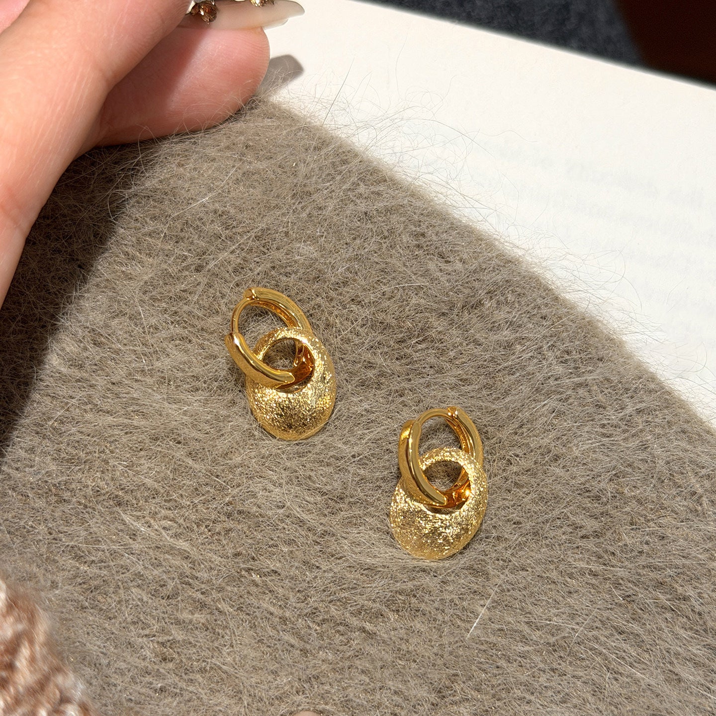 Pendientes Colgantes Ovalados Geométricos Minimalistas de Metal Galvanizado para Mujer con Postes de Acero