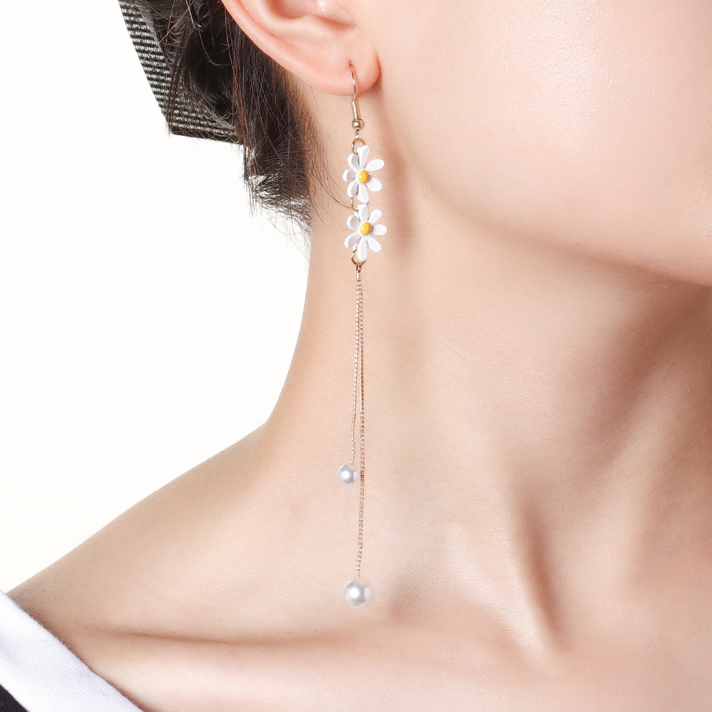 Minimalist Long Bar-Style Alloy Earrings with Pearl-Like Finish, Vintage-Inspired Daisy Flower and Moon Motif, Tassel Accents, for Women