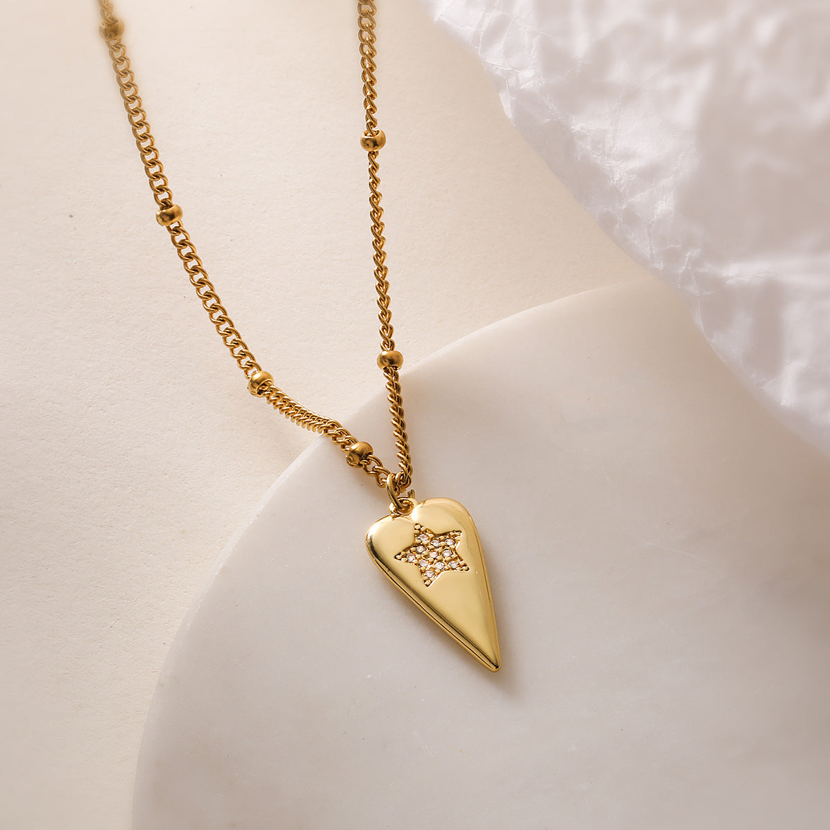 Collana da donna con ciondolo a forma di cuore in rame placcato oro 18K e zirconi, stile vintage