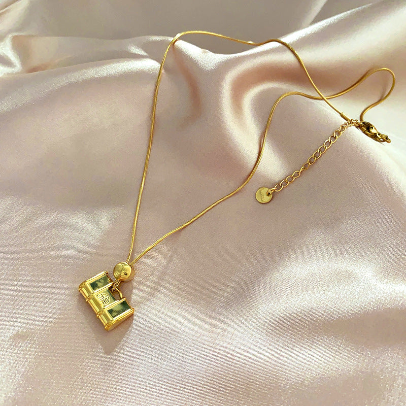 Collana con ciondolo a lucchetto placcato in acciaio al titanio a forma di cuore dal design originale per donne e uomini con catena a serpente in stile minimalista a medaglione