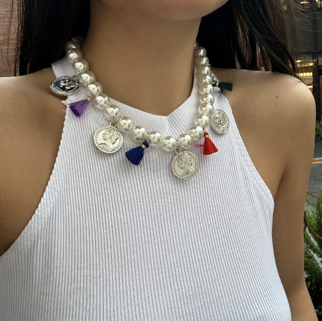 Elegante Collar de Aleación con Colgante de Retrato de Reina con Perla de Imitación Geométrica y Borla de Cadena de Serpiente para Mujer