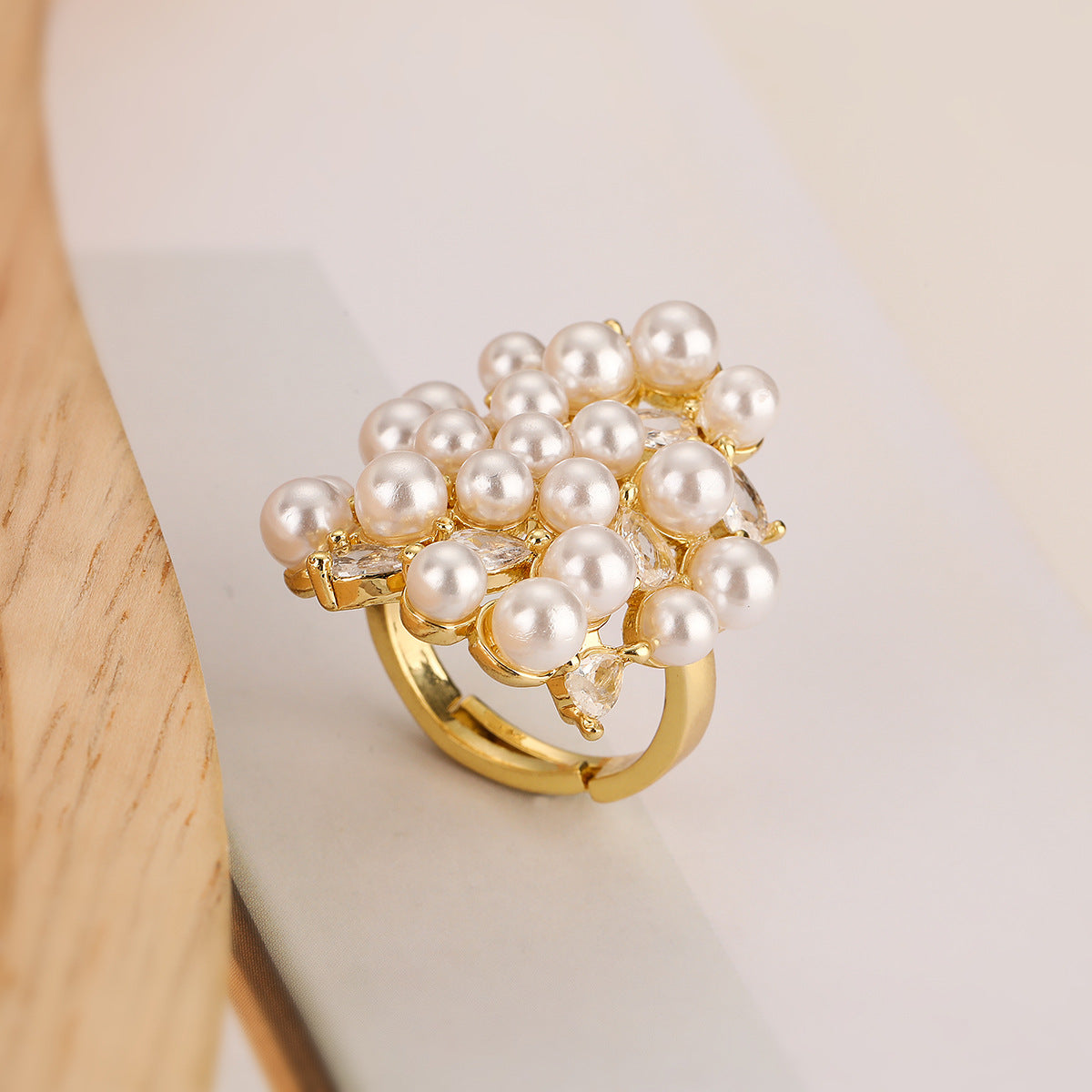 Anello geometrico irregolare minimalista da donna in rame con zirconi micro-pavé e perle