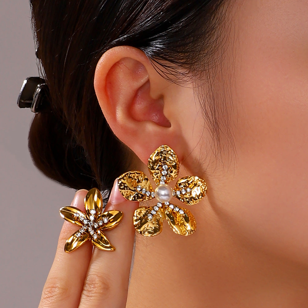 Orecchini da donna in acciaio inossidabile placcati oro 18 carati con farfalle e fiori in stile francese, intarsi in strass e perle