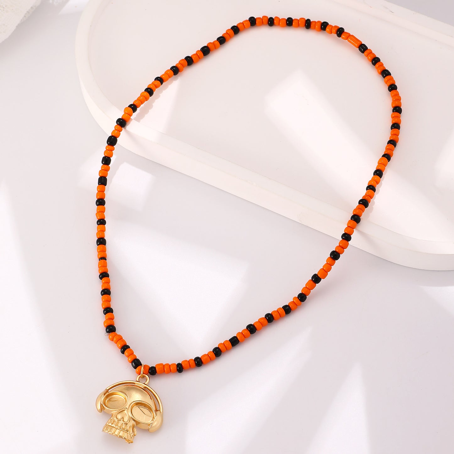 Collar con colgante de calavera gótica de Halloween con cadena de cuentas para mujer, diseño de esqueleto de estilo oscuro en aleación con detalles de cuentas