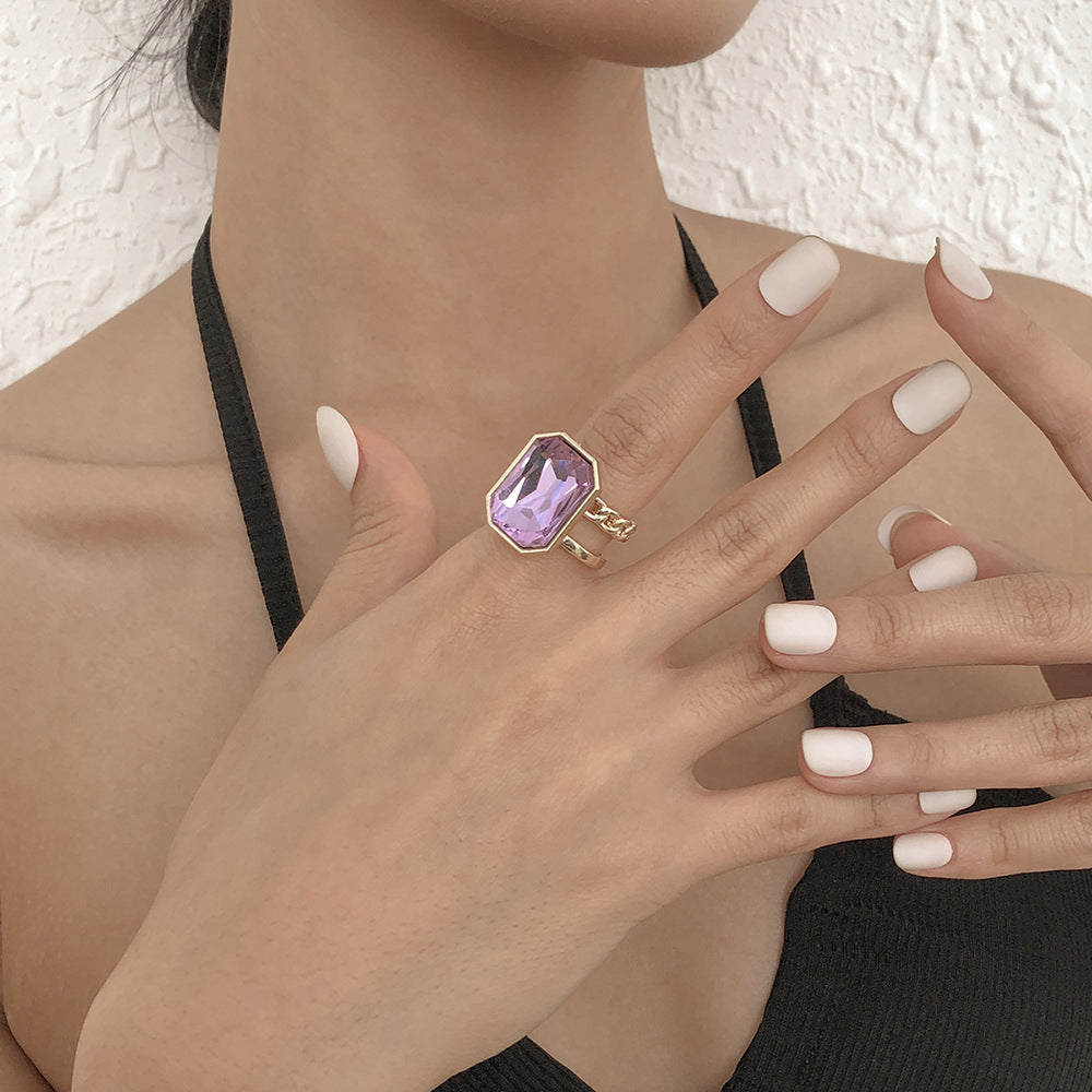 Anillo de aleación geométrica dulce y atrevido con incrustaciones de pedrería y banda de moda ajustable con acabado galvanizado