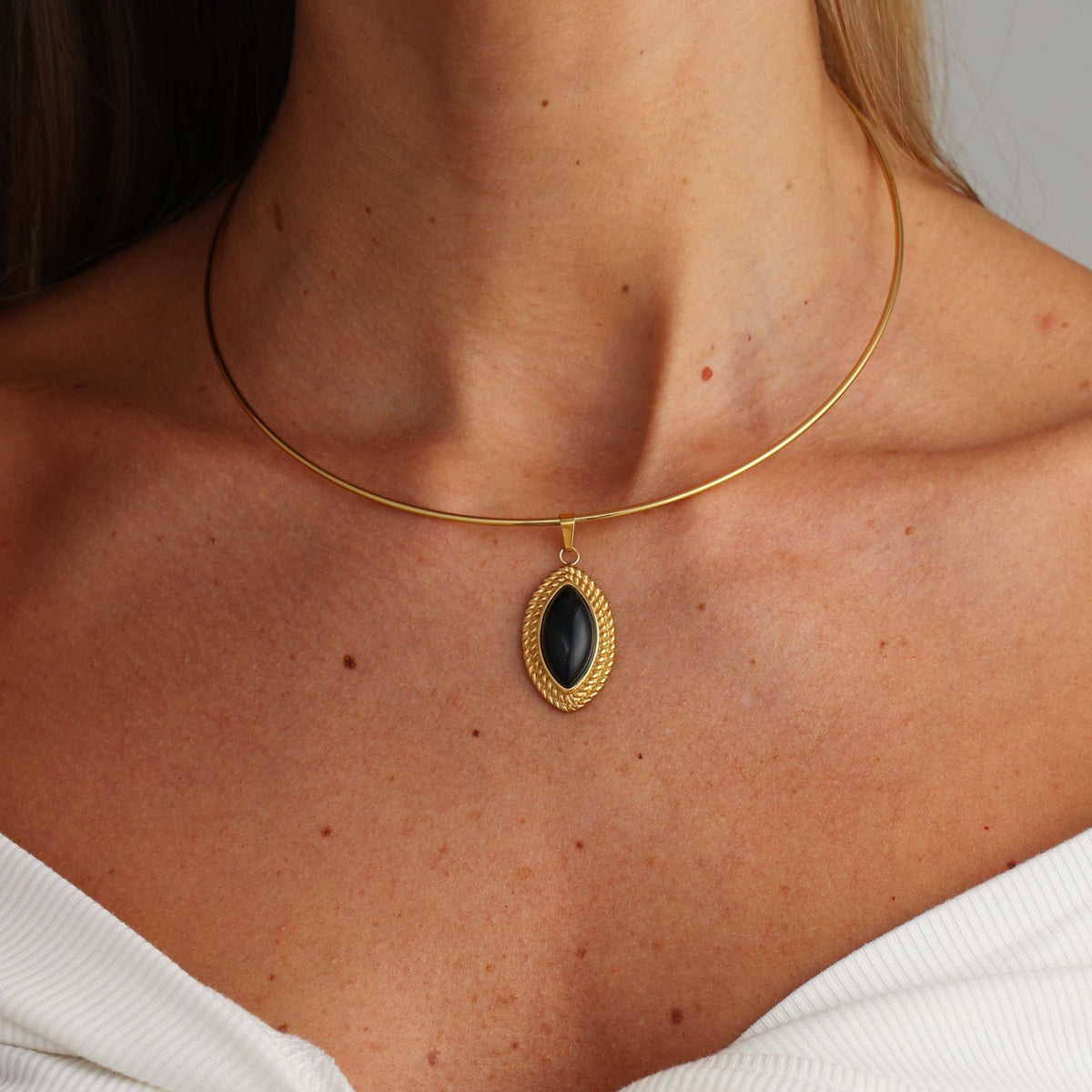 Minimalist Oval Geometric Resin Pendant Stainless Steel Plated Choker Necklace for Women