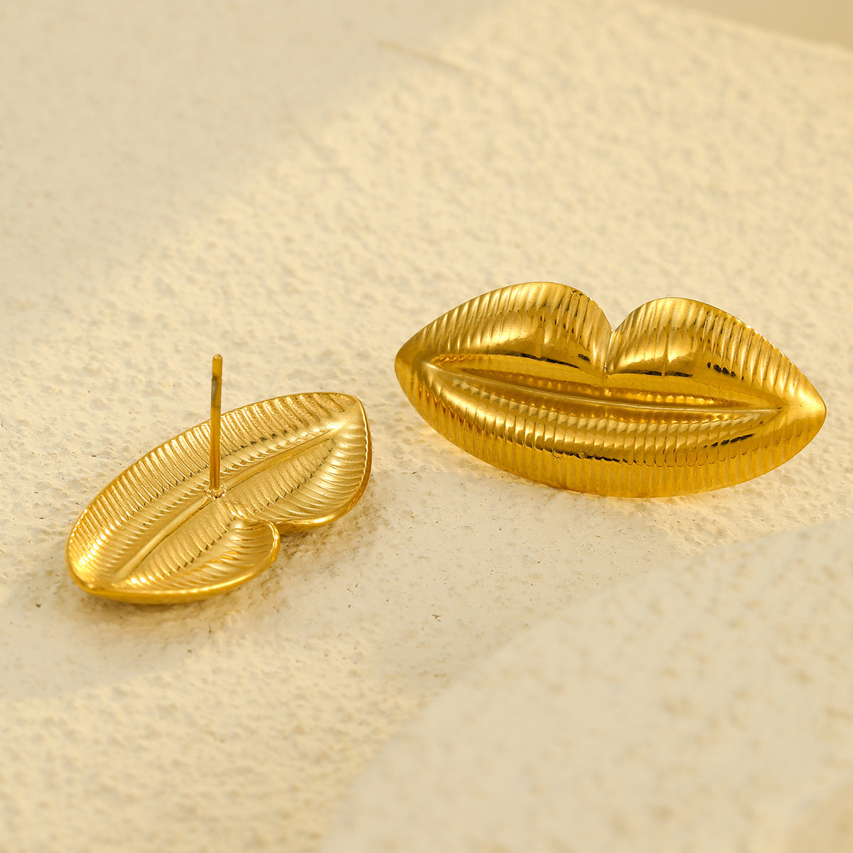 Pendientes de acero inoxidable con forma de labios estilo retro y acabado chapado para mujer