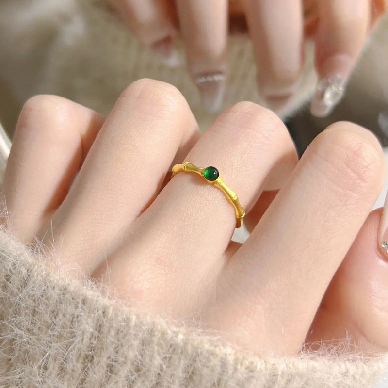 Anello da donna aperto a rombo a forma di fiore di iris in rame con intarsio di zirconi, ispirato al vintage