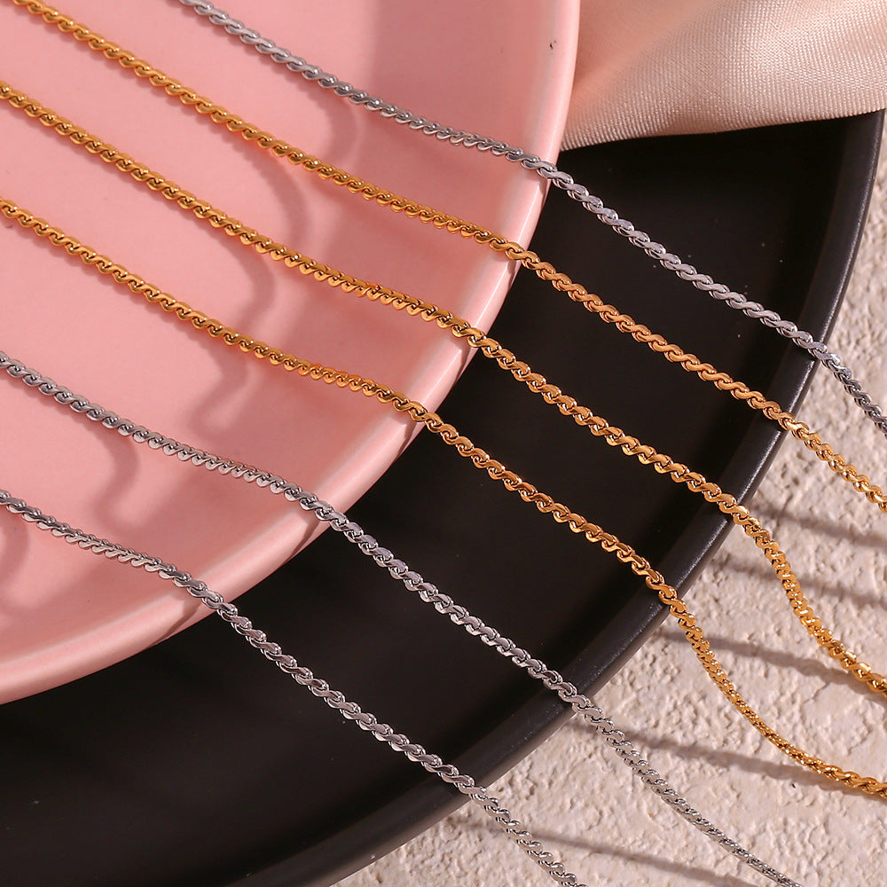 Conjunto de collar de acero de titanio geométrico minimalista con cadena de acero inoxidable bañada en oro de 18K para mujer