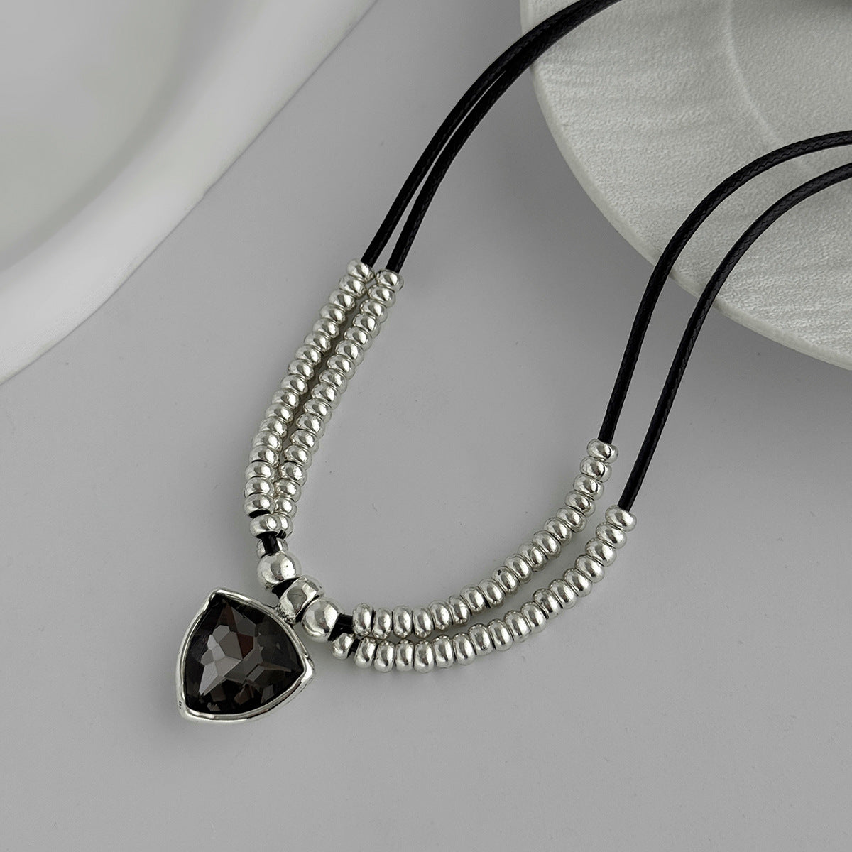 Minimalist Luxury Geometric Heart Rhinestone Acrylic Pendant Alloy Plated Necklace with Leather Cord