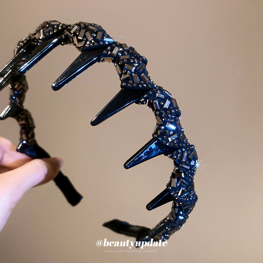 Elegante Cerchietto Ondulato per Donna con Strass in Acrilico, Design a Corona Alta, Accessorio di Moda Minimalista e Sofisticato