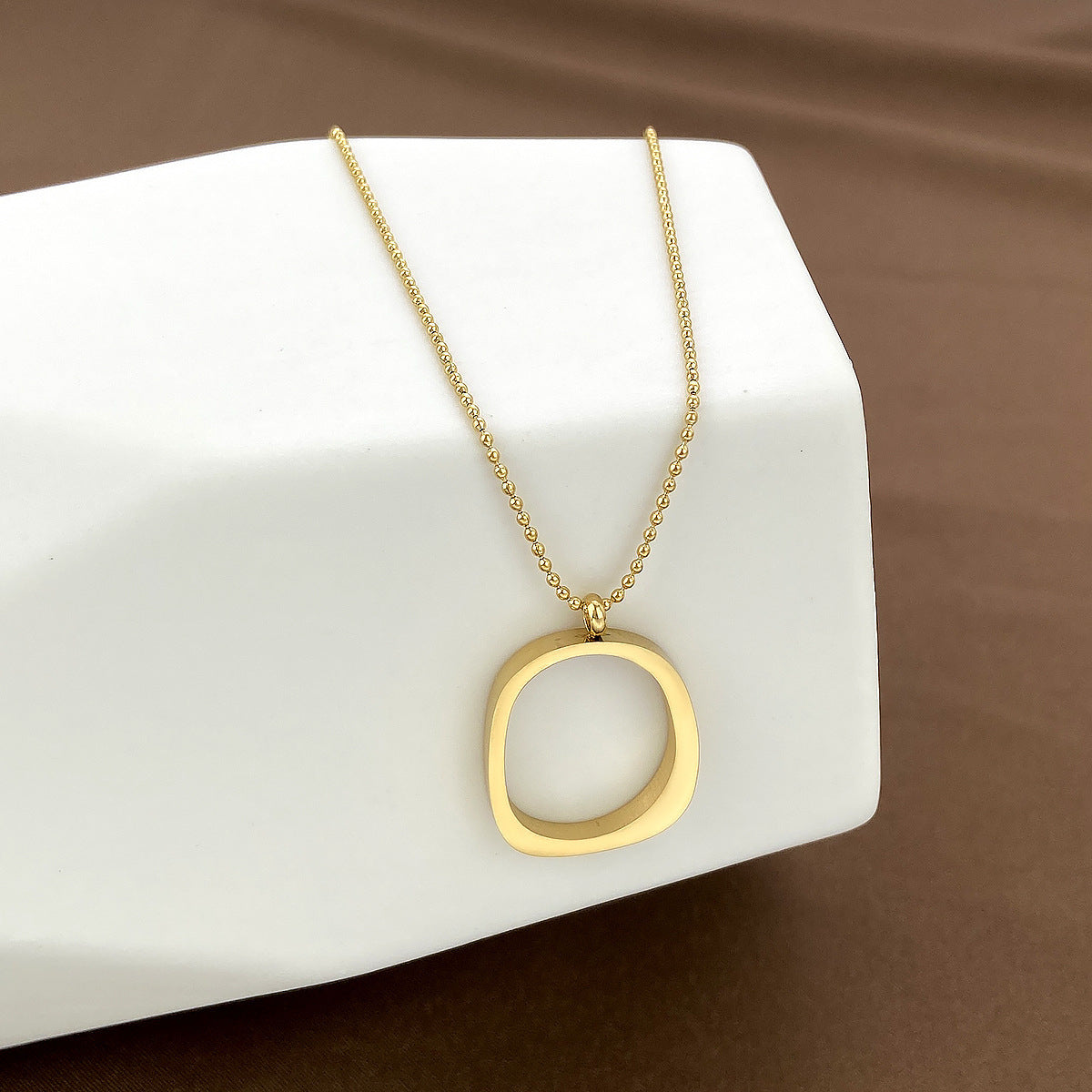 Minimalist Geometric Oval Titanium Steel Necklace for Women with Polished Stainless Steel Chain